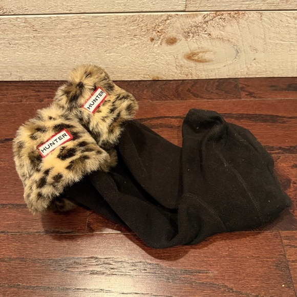 HUNTER Women’s Leopard Faux Fur Long Boot Socks Size ML (8-10) - Picture 1 of 2